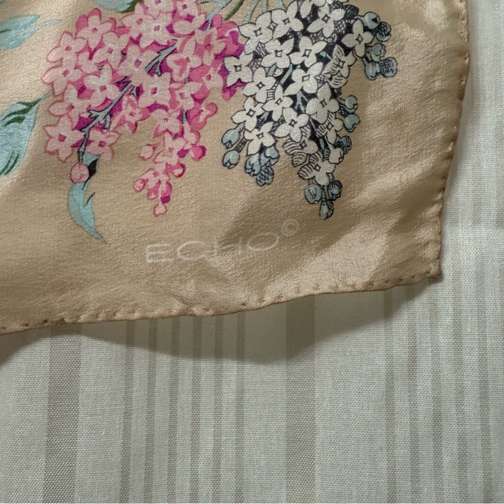 TRUE VINTAGE 100% Silk ECHO Oversized Cream Blue & Pink Floral Scarf - Picture 8 of 9